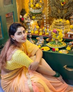 Shivani Narayanan Instagram - Saturday Vibe 🙏