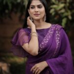 Swasika Instagram - A garden of purple is always in bloom . Makeup : @abilashchickumakeupartist Stylist : @rashmimuraleedharan Costume : @zoul_designz Ornaments : @salato_kottakkal Photography: @abi_fine_shooters #swasika #swasikavj #sareelove #purple #purplelove #malayalamactress