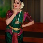 Swasika Instagram - It is an immense happiness to any classical dancer to perform at soorya festival. This was my first performance at soorya festival and I thank all my gurus for training me to reach such a platform. This performance will always remain special to me. Photography: @dulkifil_photography Stylist @nithinju #swasika #swasikavj #classicaldancer #sooryfestival #sooryakrishnamoorthy
