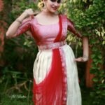 Swasika Instagram - Share your smile with the world. It’s a symbol of friendship and peace. Makeup: @mukeshmuralimakeover Costume : @minnaram_designer_boutique Stylist : @nithinju Photography: @akhil_photography_tvm #swasika #swasikavj