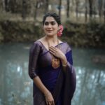 Swasika Instagram - When you feel beautiful yourself. 😍 Makeup : @abilashchickumakeupartist Saree : @ruuhbythebrandstore @thebrandstorebyfebitha Photography: @a10__photography #swasika #swasikavj #swasikavijay #sareelove #agoodday #gratitude #eveningpost #riverside #bluesaree #photoshoot