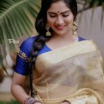 Swasika Instagram - Nothing you wear is more important than your smile ! Happy Sunday Everyone ❤ Makeup @abilashchickumakeupartist Saree & Blouse @laagire Styling @jaffarimaam Jewellery @whitepearlkl14 Photo @talesbyaravind #swasikavj #swasika #redcarpet #swasikaactress #swasikavijay #sareelove #goldensaree #happysunday #smilingsunday