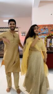 Swasika Instagram - Going with the trend …. 

Vid courtesy : @aji_anandhu 

@zeekeralam 

#reels #instagram #tamilmovie #tamilsongs #santhanam #kaadhalmannan #remix #zeekeralam