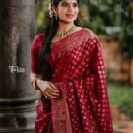Swasika Instagram - If dress was a beauty it would definitely be a red saree . Saree @bobbysbellissimo Jewellery @whitepearlkl14 Makeup @neethu_makeupartist Photo @talesbyaravind #saree #redsaree #swasika #swasikavj #swasikavijay #swasikaactress #redlove #sareelove #redcarpet