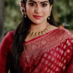 Swasika Instagram - If dress was a beauty it would definitely be a red saree . Saree @bobbysbellissimo Jewellery @whitepearlkl14 Makeup @neethu_makeupartist Photo @talesbyaravind #saree #redsaree #swasika #swasikavj #swasikavijay #swasikaactress #redlove #sareelove #redcarpet