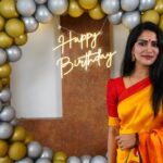 Swasika Instagram - Finally, The silver play button is in my hands on my birthday . To watch the unboxing and my birthday celebration, do watch my new vlog in my youtube channel. #swasika #swasikavijay #swasikaactress #swasikavlog #swasikavijayactress