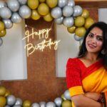 Swasika Instagram - Finally, The silver play button is in my hands on my birthday . To watch the unboxing and my birthday celebration, do watch my new vlog in my youtube channel. #swasika #swasikavijay #swasikaactress #swasikavlog #swasikavijayactress