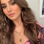 Tara Sutaria Instagram - Bell bottoms and braids w @anilc68 @shaleenanathani @amitthakur_hair 🖤