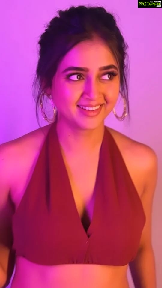 Tejasswi Prakash Instagram - All they'd do is Watch you... Grow! . . 🧣: @natashaabothra 🤝: @simstyles20 👗: @labelvirgoism Hair: @manali_sawant . . #feelkaroreelkaro #feelitreelit #reels #reelsinstagram #tejasswiprakash