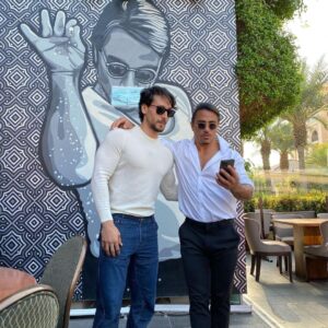 Tiger Shroff Instagram - So inspiring watching your craft live, thanks for the meal @nusr_et 🧂❤️🔥