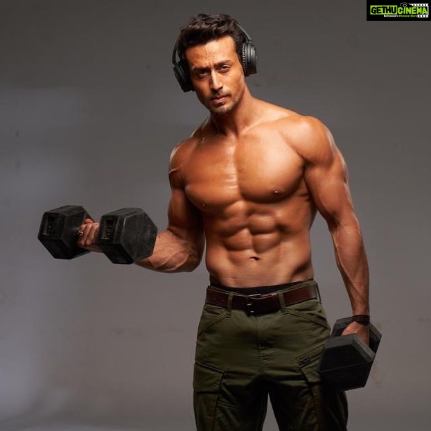 Tiger Shroff Instagram – @ubon_official Life mein laye music…Music mein ...