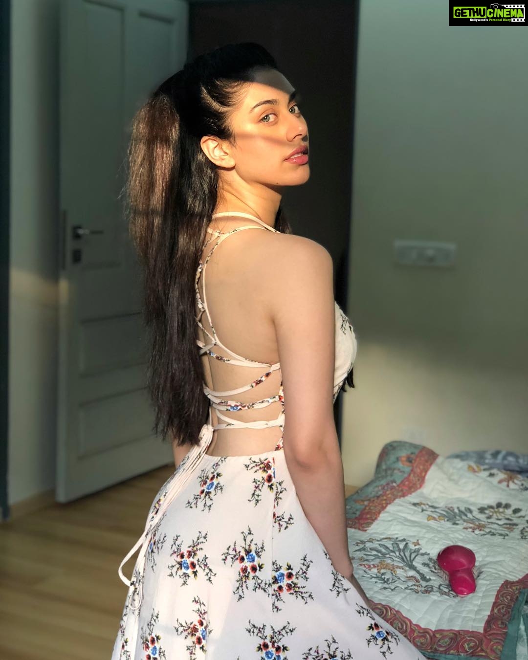 Warina Hussain Xnxx - Actress Warina Hussain HD Photos and Wallpapers December 2018 - Gethu Cinema