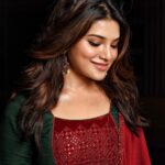 Aathmika Instagram - Grace in her heart Kindness in her voice & Love in her soul ✨ 📸 Team @shotsbyuv @sat_narain MUAH @dhannumakeupartist Outfit @musstardyellow