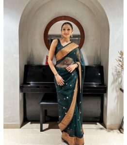 Andrea Jeremiah Instagram - #aboutlastnight 💚💚💚 

📸 @soondah_wamu 
MUH @makeupbymoovendhar @sharmilahairstylist 

#desi #saree #sareelove #shotoniphone
