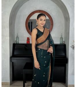 Andrea Jeremiah Instagram - #aboutlastnight 💚💚💚 

📸 @soondah_wamu 
MUH @makeupbymoovendhar @sharmilahairstylist 

#desi #saree #sareelove #shotoniphone