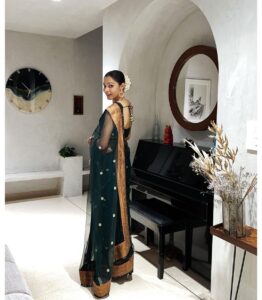 Andrea Jeremiah Instagram - #aboutlastnight 💚💚💚 

📸 @soondah_wamu 
MUH @makeupbymoovendhar @sharmilahairstylist 

#desi #saree #sareelove #shotoniphone