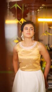 Anju Kurian Instagram - Festive mode on ✨✨✨

Onam 2022 collections from @maybell_india 🌸.

👗- @maybell_india 
🎥 - @storiesbypreetham 
💄- @makeupibrahim 
💇‍♀️ - @hairstylists_vijayaraghavan 

#onam2022 #festivecollection #traditionalwear #ootd #vikram #newreel #trendingnow #anjukurian #keralagram #instafashion