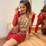 Antara Biswas Instagram - 💥 💥 boom… #eventdiaries #aboutlastnight #dhanbaad #whatanight Styled by: @anusoru Mua: @sachinmakeupartist1 Hairstyling: @shab_qureshi786 📸: @deepakpathak663 Eyelashes: thank you @sonyaaayodhya for the lovely @flibbertigibbetbeautty lashes … Dhanbad