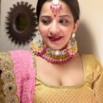 Antara Biswas Instagram - Shubh Deepaawali 🪔 🎉🌸💥…. Missing you Too my ❤️ @vikrant8235 Jewelleries: @art_with_abhijeet
