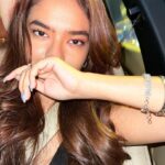 Anushka Sen Instagram - eye contact 💋