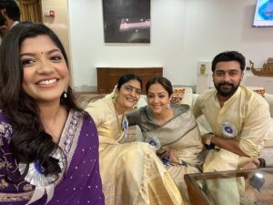 Aparna Balamurali Instagram - Thank you my @sudha_kongara ma’am for everything. For trusting me. For having the patience. You changed my life. You made this day happen! Thank you for bringing those smiles on my mom’s and dad’s faces !
Forever grateful ❤️

Thank you @actorsuriya sir for being a wonderful support throughout. 

Thank you @gvprakash for making Soorarai Pottru happen for me!

Thank you @jyotika ma’am, @rajsekarpandian amd @2d_entertainment for the constant encouragement!

A day that’ll always be close to my heart. My very first National Award✨

#68thnationalfilmawards #sooraraipottru