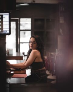 Apoorva Arora Instagram - Intezaar aur Tamanna, har kadam saath chale 💫✨
.
.
In frame - @apooarora 🤍
.
.
#portraitmood #portraitpage #mumbaiportraits #mymumbai #portraitvision #apoorvaarora #portraitphotography #moodgram