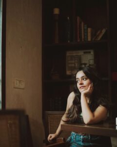 Apoorva Arora Instagram - Intezaar aur Tamanna, har kadam saath chale 💫✨
.
.
In frame - @apooarora 🤍
.
.
#portraitmood #portraitpage #mumbaiportraits #mymumbai #portraitvision #apoorvaarora #portraitphotography #moodgram