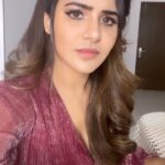 Ashu Reddy Instagram - Nuvu feel aithey nakendhabba😂😂 #ashureddy #reels @joshapp.telugu @officialjoshapp @hairstylistravi