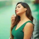 Ashu Reddy Instagram - It's still cold water, would you jump right over? 😍 #ashureddy #poolside #waterfront @naveen_photography_official Dubai, UAE