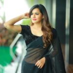 Ashu Reddy Instagram - I've still got a lot of violence to make 👹🪱 #ashureddy #blacksaree #photooftheday #photoeveryday @naveen_photography_official 🦀 Dubai, UAE