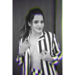 Ashu Reddy Instagram - Let's go France in my trance 🦀 watch the link in bio! 🤗 #ashureddy #confidenceissexy #haters🖕 @naveen_photography_official 🎥💛