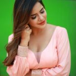 Ashu Reddy Instagram - I might need a cold drink 🥤♥️ what about you? #ashureddy #photooftheday #photoeveryday @naveen_photography_official 🎥 @argalacouture9 👗🎊