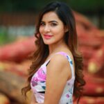 Ashu Reddy Instagram - I'm not a hot rose, I'm a sweet thorn. 🦀👹💕👀 #ashureddy #photoeveryday #photooftheday @naveen_photography_official 🎥