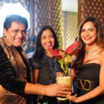 Ashu Reddy Instagram - My birthday celebrations video is now live on my YouTube channel. Watch it and enjoy ☺️♥️ LINK IN MY BIO 🍀🥳 #ashureddy #birthdaycelebrations #2022 #gratitude