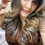 Ashu Reddy Instagram - Just a GOOOOD hair day!! 💃🏻 #ashureddy @hairstylistravi MUA @makeupbykeerthii ❤️