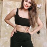Ashu Reddy Instagram - Know your worth, then add tax 🖤🌹💃🏻 #ashureddy