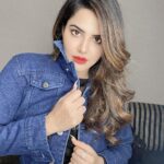 Ashu Reddy Instagram - You glow different only when YOU are different 💜 Denim jacket by @fashionwithfusion 💃🏻🌹 #ashureddy