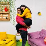 Ashu Reddy Instagram - BIGGGG ANNOUNCEMENT TOMORROW...!!🤚🏻❤️🌹 Please be at filmnagar petrol bunk by evening 5PM for the reveal..!! This one is special @sipligunjrahul #ookokaka #jhps #ashureddy