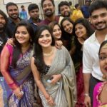 Ashu Reddy Instagram - • Swipe left• Never loved sarees and people so much until I met them!!❤️🌹❤️ @she_shore_designers #mygang #biggboss3telugu #ashureddy