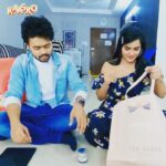Ashu Reddy Instagram – Watch the link in my bio for “what’s in my house” and bag apparently!  Thanks @nikhiluuuuuuuuu for invading my privacy and keeping it so public. 🌹