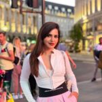 Ashu Reddy Instagram - Central London ♥️ #ashureddy #traveladdict #london🇬🇧 #england #unitedkingdom 🍀 Piccadilly Circus