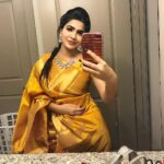 Ashu Reddy Instagram - Amma pelli saree!💛❤️ #beautifulmemory 🌹 •1988 to 2017 and forever•