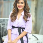 Ashu Reddy Instagram - Climate antha naalage love lo padipoindemo annatundee, crazy ga undheee!! ♥️🤩 #ashureddy #feelingcrazy #cutebutterfly @naveen_photography_official 🧿💯