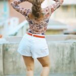 Ashu Reddy Instagram - Hit like if you notice "Next entii" step😂😂 #ashureddy #kachabadam #pachibadam 🤐 @naveen_photography_official @officialjoshapp @joshapp.telugu