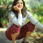 Ashu Reddy Instagram - Don't forget to keep your surroundings clean. Don't ask me about last two pictures 🤧😝🤐👻 #ashureddy #funtimes @naveen_photography_official