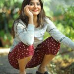 Ashu Reddy Instagram - Don't forget to keep your surroundings clean. Don't ask me about last two pictures 🤧😝🤐👻 #ashureddy #funtimes @naveen_photography_official