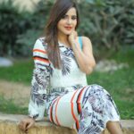 Ashu Reddy Instagram - If happiness is YOU, then I want YOU..!! 🌸❤️🙈 #ashureddy #feelinggrateful #photooftheday @naveen_photography_official @hairstylistravi #2022