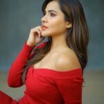 Ashu Reddy Instagram - Make it bright when you've light..!!😍 #ashureddy #reddress #redlovers❤️ #photooftheday @naveen_photography_official 🥳