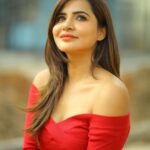 Ashu Reddy Instagram - Make it bright when you've light..!!😍 #ashureddy #reddress #redlovers❤️ #photooftheday @naveen_photography_official 🥳