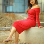 Ashu Reddy Instagram - Make it bright when you've light..!!😍 #ashureddy #reddress #redlovers❤️ #photooftheday @naveen_photography_official 🥳